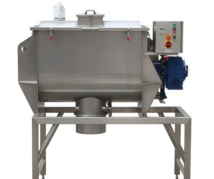 Yeast powder for feed ribbon mixer