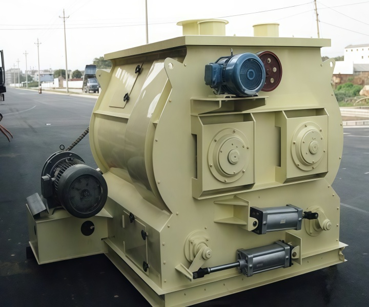 What is an animal feed paddle mixer used for?