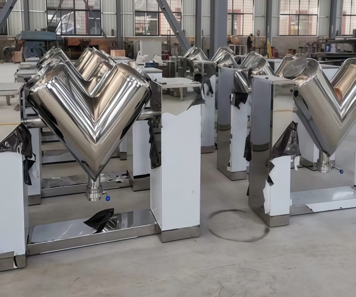 What is a small rotary drum feed mixer for poultry feed?